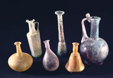 Hat váza, Aquileia (üveg)